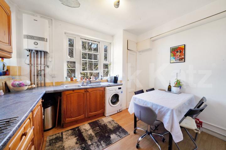 Superbly located Mid-Century development  Doddington Grove, Kennington